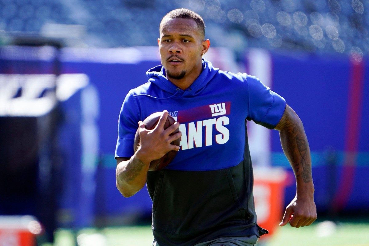 New York Giants wide receiver Kenny Golladay warms up on the field before the game at MetLife Stadium on Sunday, Sept. 26, 2021, in East Rutherford.